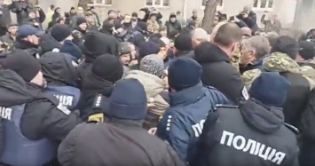В Запорожье бойцы АТО подрались с полицейскими: видео