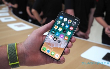 Apple выпустит в текущем году два новых смартфона с OLED-дисплеем