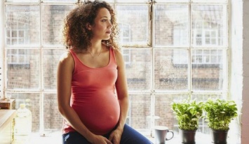 Когда беременные начинают ощущать движения ребенка?