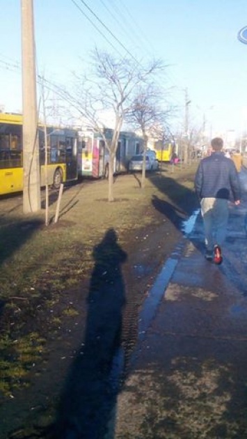 Четыре ДТП. В Киеве намертво стало движение через Северный мост