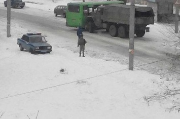 В Алчевске военный грузовик с пьяными боевиками врезался в пассажирский автобус (ФОТО)