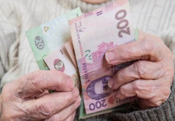 Миллионам украинцев опять пересчитают пенсии: как и почему