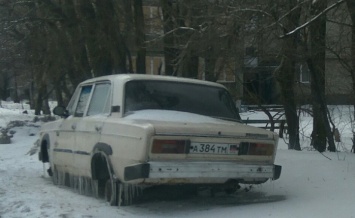 "На запчасти разбирают". В Донецке советуют не оставлять машины на улице