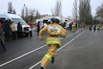 Пожарно-спасательный флешмоб прошел в Симферополе