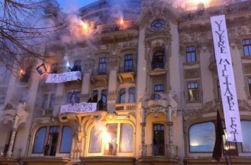 В Одессе активисты молодежного отделения "Свободы" устроили огненное шоу. ФОТО