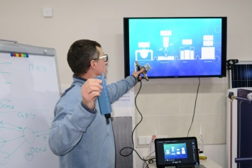 В Центре энергоэффективности презентовали оборудование и программу, которые будут собирать данные с приборов учета энергоресурсов для ОСМД