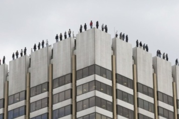 На крыше лондонского небоскреба увидели 84 самоубийц