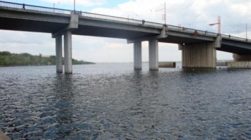 В Николаеве на Ингульском мосту опять начинают ликвидировать ямки