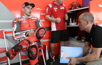 MotoGP: Ducati комментирует ситуацию с тренером Лоренцо - Алексом Дебоном