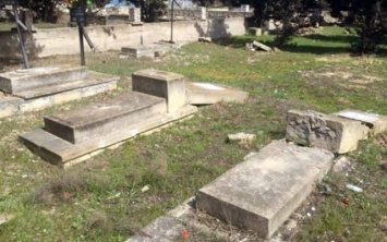 Погромщика с кладбища на Херсонщине мертвецы не выпускали