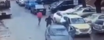 В центре Одессы ограбили машину: пропало 3 миллиона гривен (ВИДЕО)