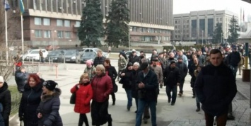 Движение на главном проспекте Запорожья может быть затруднено, запорожцы вышли на акцию протеста