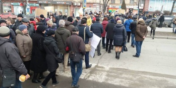 Активисты Облэнерго перекрыли проспект в центре города: требуют зарплату (Фото/Видео)