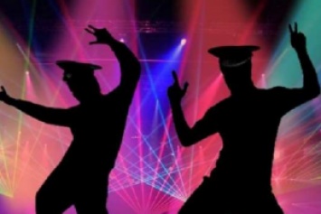 "Доплясались": полицейских, танцевавших под песню Газманова "Офицеры", отправляют в зону АТО