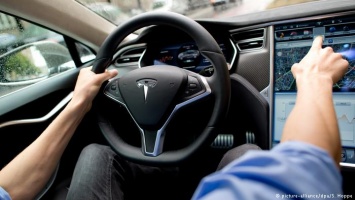 Tesla отзывает 123 тысячи автомобилей из-за угрозы коррозии