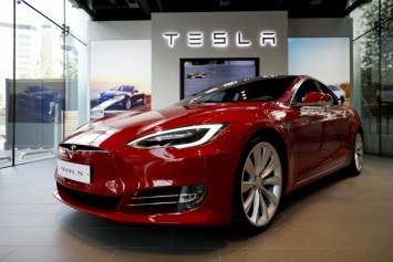 Tesla отзывает 120 тысяч электромобилей