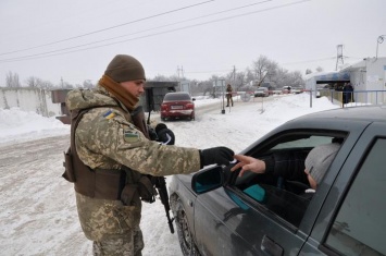 В зону АТО не пропустили партию товара и граждан с поддельными документами