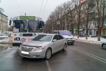 ДТП в Днепре: на дороге столкнулись авто и троллейбус