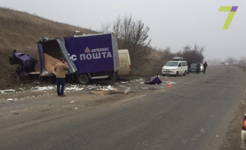 Под Одессой столкнулись четыре автомобиля, в том числе грузовик «Автолюкс» с почтой