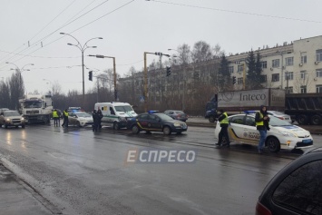 В Киеве произошло тройное ДТП с участием инкассаторов