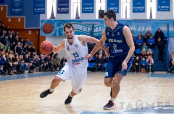 Николаевские баскетболисты сенсационно выиграли серию плей-офф у киевского «Будивельника»
