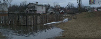 В Чернигове разлился Стрижень. Затоплены частные дома на улице Волонтеров