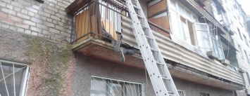 Застряла на балконе: как каменские спасатели помогали женщине