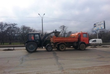 В Одессе проводят масштабную весеннюю уборку дорог и улиц. Фото