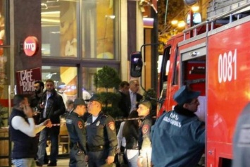 Взрыв в ресторане Еревана, ранены посетители (видео)