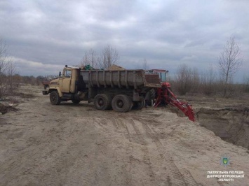 Водный патруль обнаружил браконьера и граждан, которые добывали песок без соответствующих документов