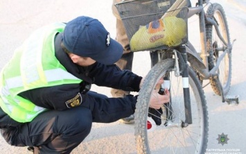 Профилактические меры безопасности в рамках велофлешмоба «Засветись ночью» в Херсоне