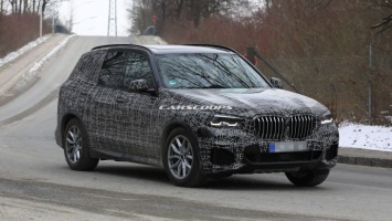 Новый BMW X5 скидывает камуфляж (ВИДЕО)