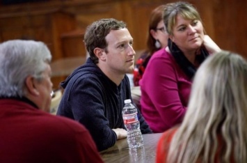 Цукерберг назвал себя «лучшим руководителем» для Facebook вопреки скандалу с утечкой данных