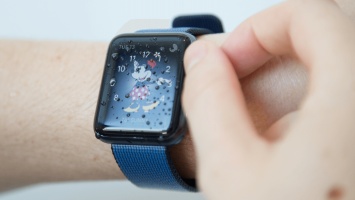 Apple ищет партнера для производства дисплеев новых Apple Watch