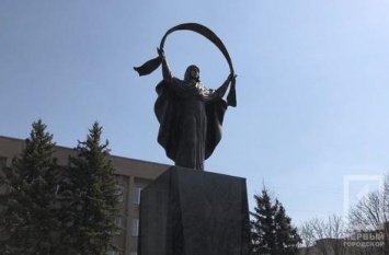 В Кривом Роге вместо памятника Ленину установили статую Богородицы
