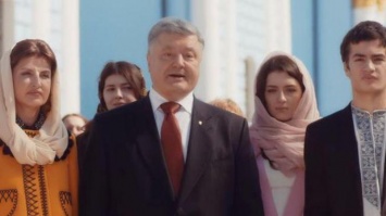 Самые тяжелые испытания позади: Порошенко поздравил украинцев с Пасхой (видео)