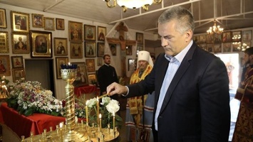 Аксенов поздравил крымчан с Пасхой