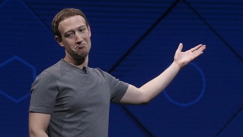 Facebook тайно удаляет личные сообщения Цукерберга