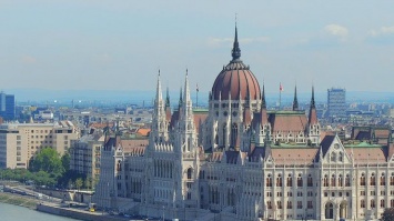 В Венгрии на парламентских выборах лидирует партия премьера