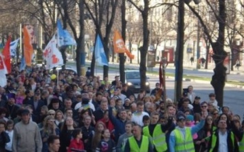 По проспекту прошел многочисленный марш (ФОТО)