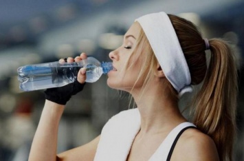 Как стакан воды натощак полностью изменит вашу жизнь