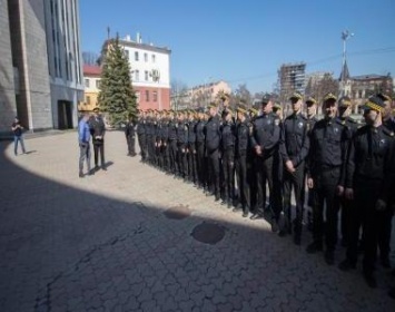 На улицы Днепра вышли муниципалы в форме шашечками (ФОТО)