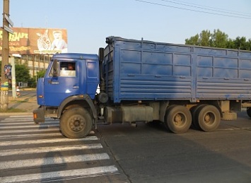 На двух въездах в Бердянск установят весы для зерновозов