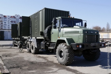 Курсантам Военной академии Одессы продемонстрировали мобильный банно-прачечный комплекс, разработанный для АТО