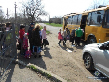 На Донетчине учеников и персонал школы эвакуировали из-за найденной гранаты (ФОТО)