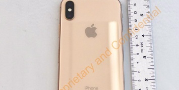 Появились «живые» фото iPhone X в золотом цвете