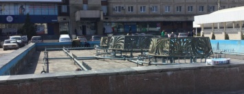 Городской фонтан в Славянске готовят к открытию (фотофакт)