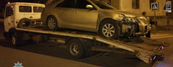 В Мариуполе пьяный водитель врезался в столб и напал на полицейских (ФОТО)