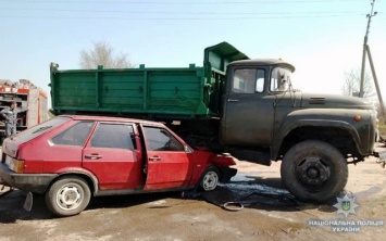 На трассе в Запорожской области грузовик протаранил легковушку: Пассажир и водитель в больнице (ФОТО)