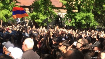 Протестующие в Ереване угрожают тотальным неповиновением